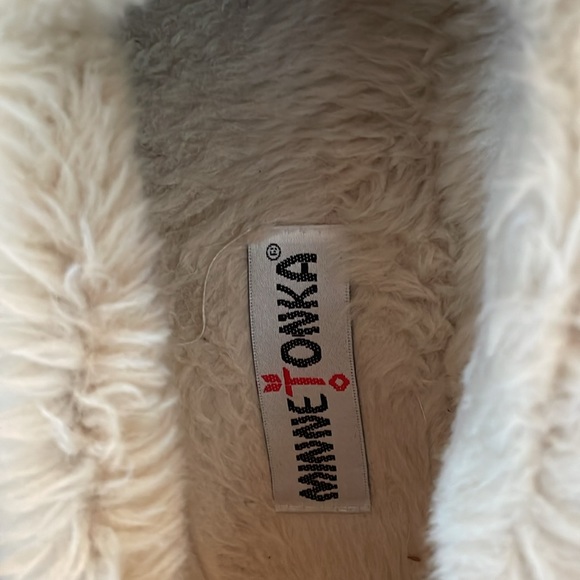 Minnetonka slippers/shoes can be worn outside in excellent condition - Picture 2 of 5